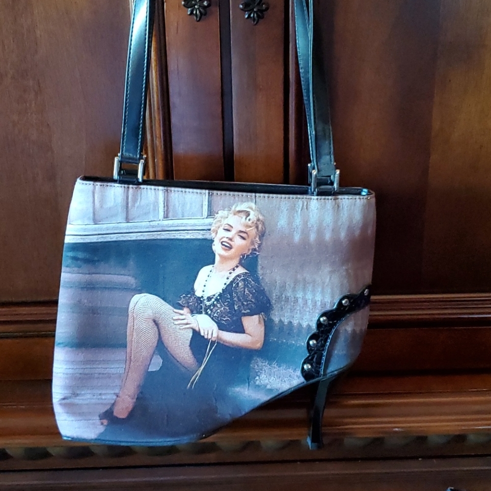 Marilyn monroe stiletto heel purse